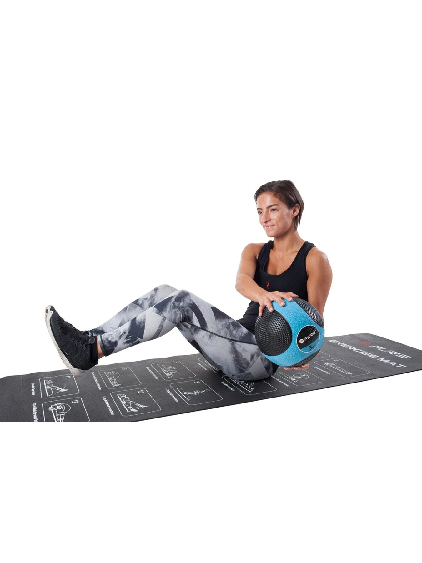 Pure2Improve Deluxe Medicine Ball 3kg - Light Blue/Black 4 Pure2Improve Deluxe Medicine Ball 3kg - Light Blue/Black - Image 4