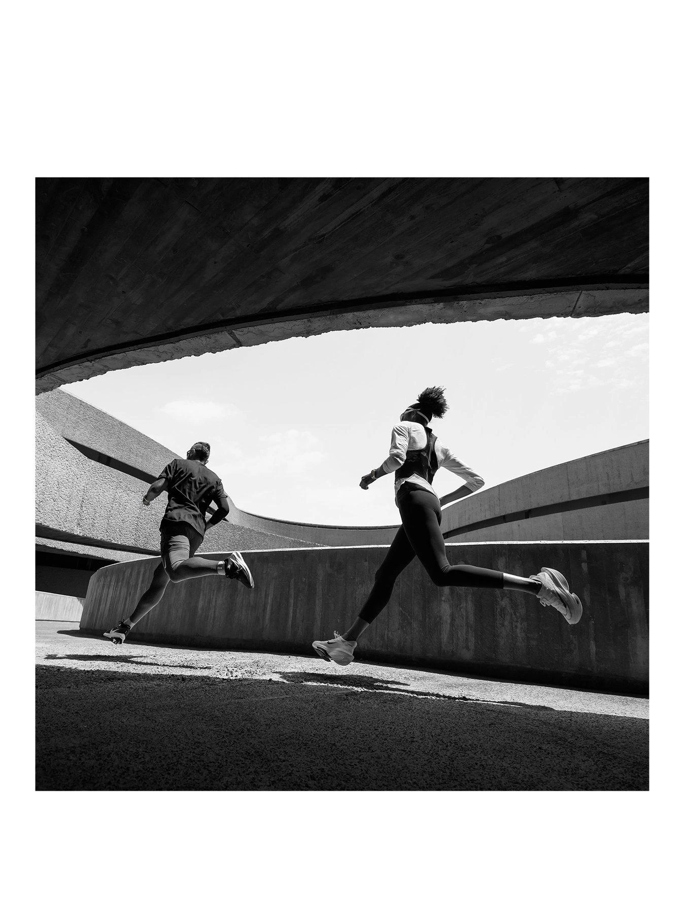 Apple Watch Ultra 2 (GPS + Cellular), 49mm Titanium Case With Indigo Alpine Loop 3 Apple Watch Ultra 2 (GPS + Cellular), 49mm Titanium Case With Indigo Alpine Loop - Image 3